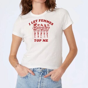 I Let Femmes Top Me Lustiges lesbisches bisexuelles Pride-Shirt, LGBTQ Pride Month, ikonisches Slogan-Baby-T-Shirt, 90er-Jahre-Vintage-T-Shirt-Trenddruck Bild 3