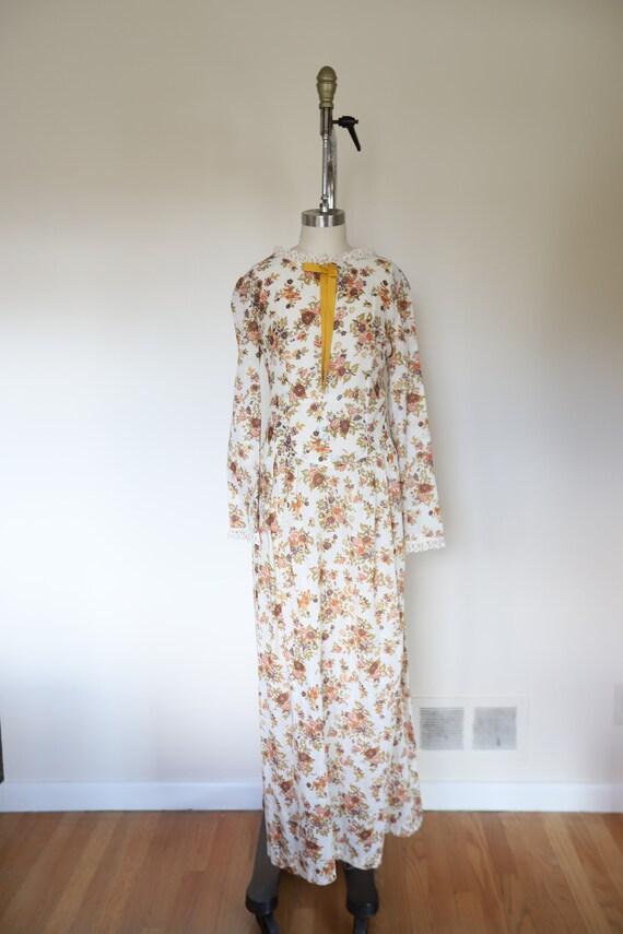 Vintage 1970s Floral Print Lawn Dress