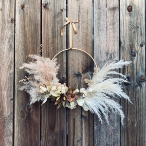 Pampas Hoop Kranz mit Trockenblumen | Herbst-Haustürkranz | Neutral Boho Dekor | Thanksgiving-Wand oder Eingangsbereich