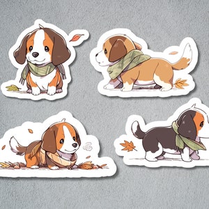 Puede incluir: Cuatro pegatinas ilustradas de cachorros beagle con bufandas y rodeados de hojas de oto&ntilde;o. Los cachorros son marrones, blancos y negros.