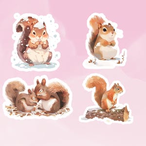 Könnte beinhalten: Vier Aquarell-Aufkleber von Eichhörnchen in verschiedenen Posen. Ein Eichhörnchen ist mit Schnee bedeckt, ein anderes steht aufrecht, und zwei kuscheln. Die Eichhörnchen haben braunes und weißes Fell auf rosa Hintergrund.