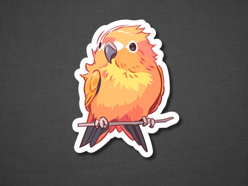 K&ouml;nnte beinhalten: Ein Aufkleber mit einem orangefarbenen und gelben Papagei im Cartoon-Stil, der auf einem Ast sitzt. Der Papagei hat einen wei&szlig;en Bauch und schwarze Augen.