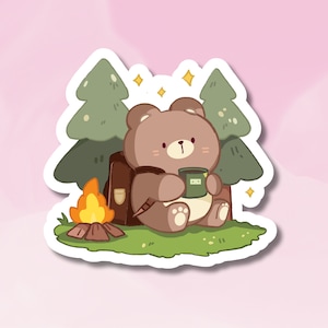 Pegatina de oso de camping, lindo oso pardo en el bosque, vamos a acampar pegatina, pegatina de oso, pegatina de camping de oso Kawaii