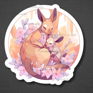 K&ouml;nnte beinhalten: Eine digitale Illustration einer Mutterk&auml;nguru und ihrem Jungen. Das K&auml;nguru ist braun und hat eine rosa Nase. Das Junge ist wei&szlig; und hat eine rosa Nase. Sie sind von rosa und lila Blumen umgeben.