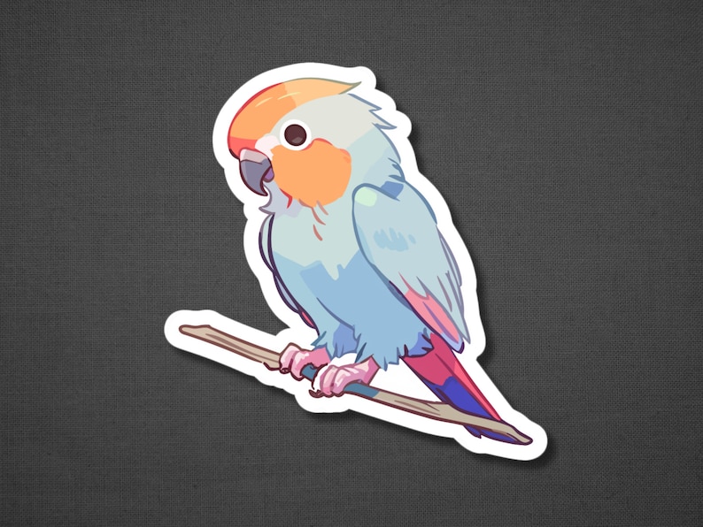 K&ouml;nnte beinhalten: Ein Aufkleber mit einem blauen und orangefarbenen Papagei, der auf einem Ast sitzt. Der Papagei hat einen rosa und roten Schwanz und einen wei&szlig;en Kopf.