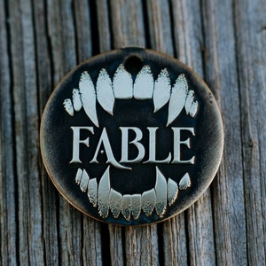 Vampir Fänge Anhänger | Gravur | Kupfer | Personalisiert | Haustier Katze Marke | Halloween | Dracula