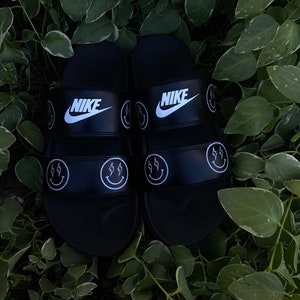 Nike benassi smiley face sales