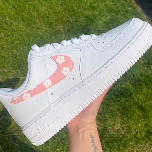 Custom Daisy Air Force 1|Flower AF1|Floral Customized Air Force One Sneakers|Trendy Hand Painted Shoes|Birthday Gifts For Her|Sneakerhead