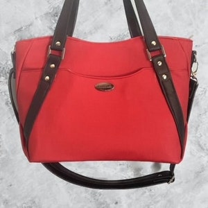 Bolso rojo y negro hecho a mano
