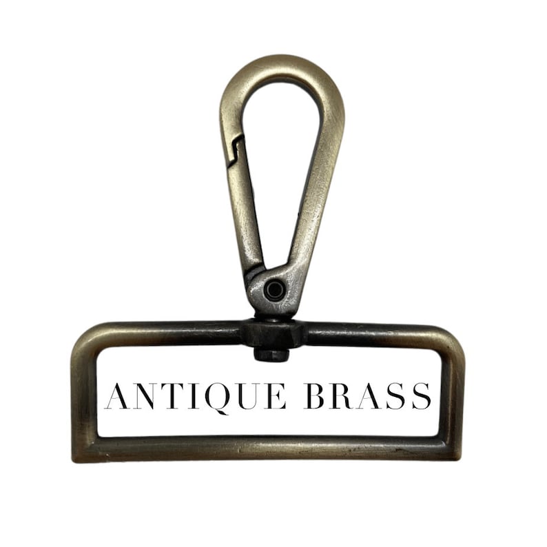 Puede incluir: Gancho giratorio de lat&oacute;n antiguo con una etiqueta rectangular de metal que dice "ANTIQUE BRASS".