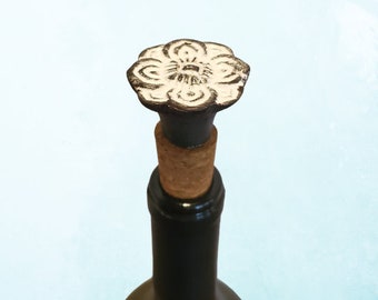 Antiqued Fleur Wine Stopper