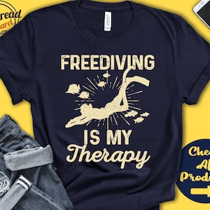 Freitaucher Shirt | Freediving Ist Meine Therapie | Freitaucher Geschenk | Taucherhemd | Tieftauchen | Unterwassersport | Tank Hoodie | A1914