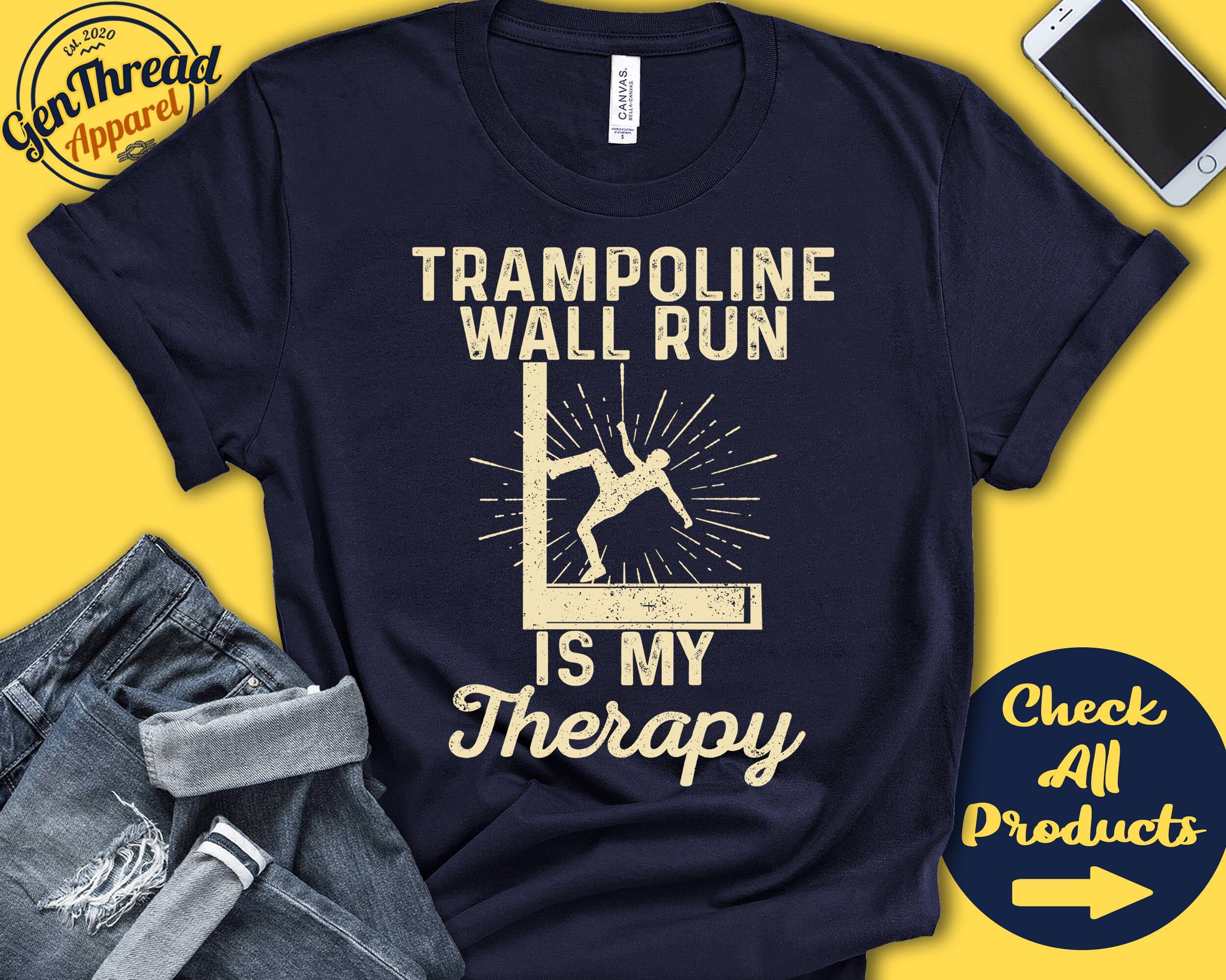 Landstreicher Wand Shirt | Trampolin-Wandlauf ist meine Therapie | Landstreicher Wand Geschenk | Wand-Trampeln | Parkour Freilauf | Sport | Tank Hoodie | A2108