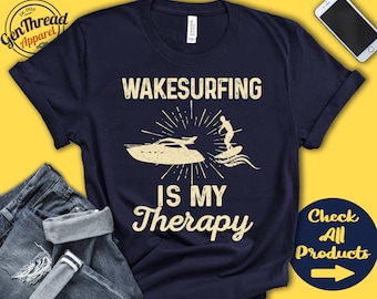 Camiseta de wakesurfista / El wakesurf es mi terapia / Regalo de wakesurf / Surf en barco / Wakesurf / Hombre / Deportes de tabla / Sudadera sin mangas / A1956