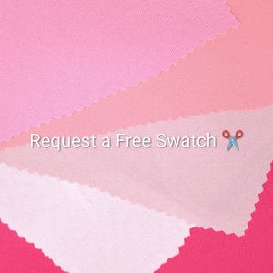 Puede incluir: Muestras de tela rosa en diferentes tonos, desde rosa claro hasta rosa intenso. Las muestras est&aacute;n dispuestas en un patr&oacute;n en capas, con un borde festoneado. Se muestra el texto "Request a Free Swatch".