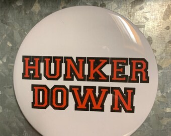 Weißer Hunker Down Gameday Button
