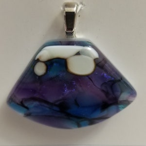 Pretty Dichroic Chemical Reaction Pendant