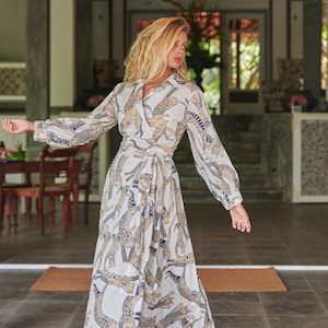Vestido Maxi Cruzado Con Manga Obispo - Estampado De Gato
