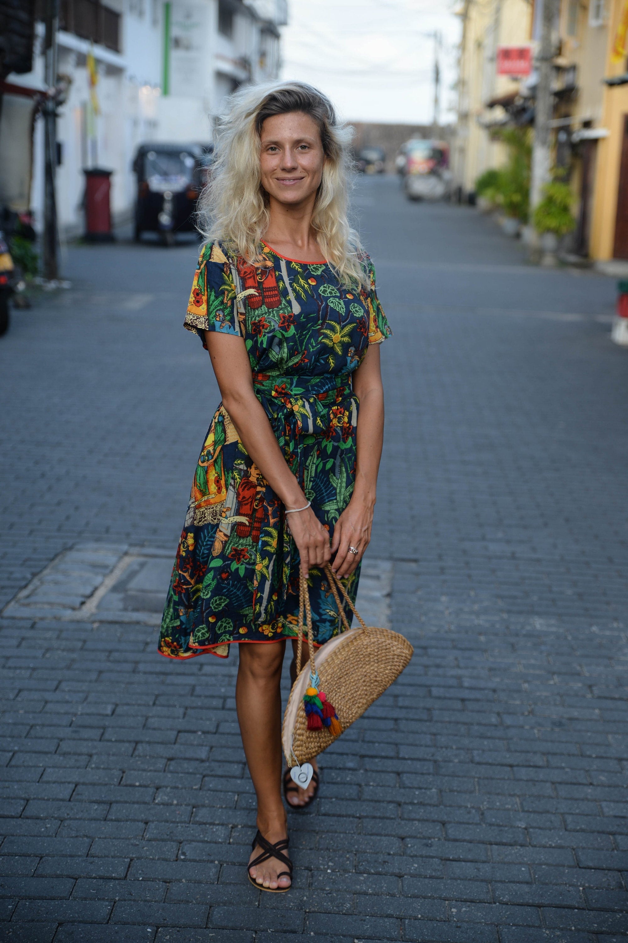 Robe fluide motif 2025 doré