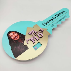 Cute Realtor Sign, We found it Realtor Key Sign, Closing Photo Prop, Modern Key Sign for Realtor, Realtor Gift, Custom Sign, Realtor Sign