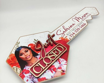 Just Closed Custom sign with Photo, 3D Key Sign, Sold Real Estate Key, Accessory with red flowers, Real Estate Sold Key