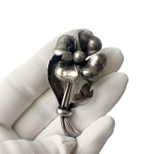 Vintage Silber Blumen Brosche, elegantes Blumenmuster.