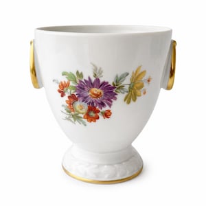 Kaiser Porzellan Gloria Cachepot, Alemania Occidental. Jarrón de porcelana floral con ribete dorado.