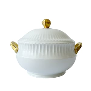 Sopera clásica de porcelana blanca vintage con detalles bañados en oro de Hutschenreuther (década de 1950-1960)