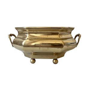 Fioriera vintage in ottone, vaso ottagonale con manici e piedini a sfera.