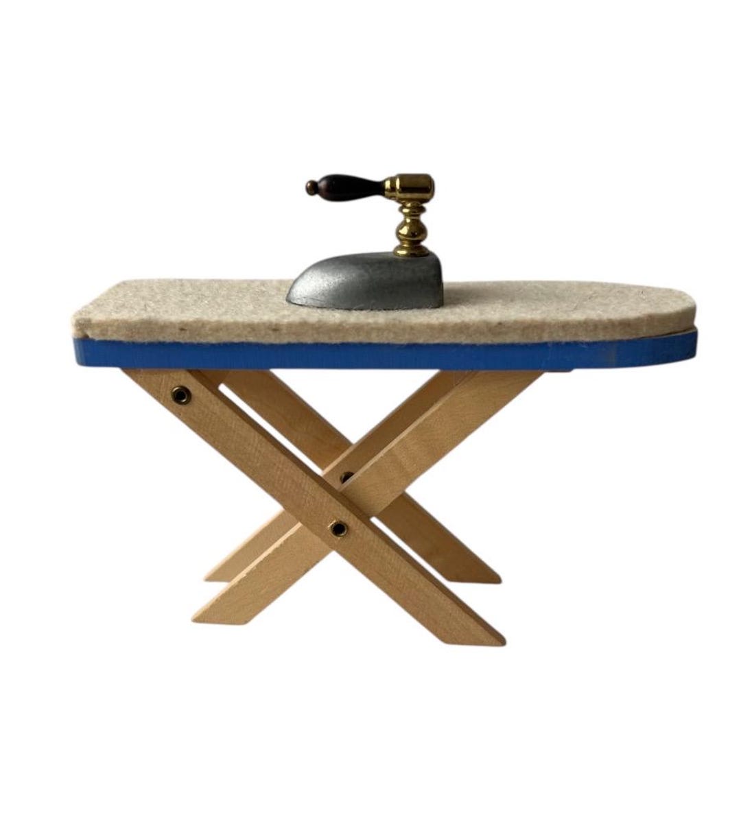 Bodo Hennig Iron and Ironing Board Foldable! Cast Iron, Wood