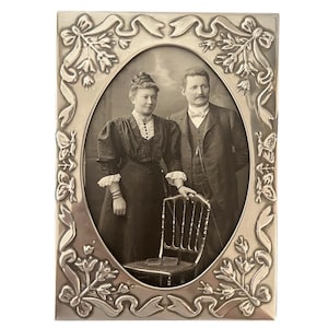 Vintage Silver-Plated Photo Frame – Art Nouveau Floral & Ribbon Design – Oval 5x7 Inch Portrait Frame