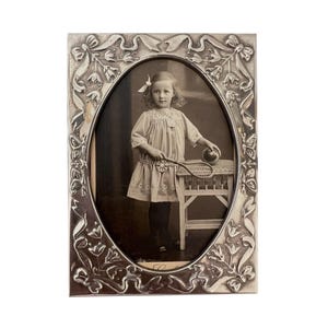 Vintage Silver-Plated Photo Frame – Art Nouveau Floral & Ribbon Design – Oval 3x4 Inch Portrait Frame