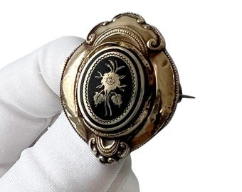 Broche antiguo alemán Biedermeier con detalle floral de esmalte negro