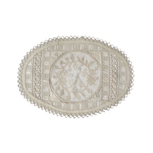 Antique French Oval Lace Doily – Pale Cream, Handmade Vintage Table Decor