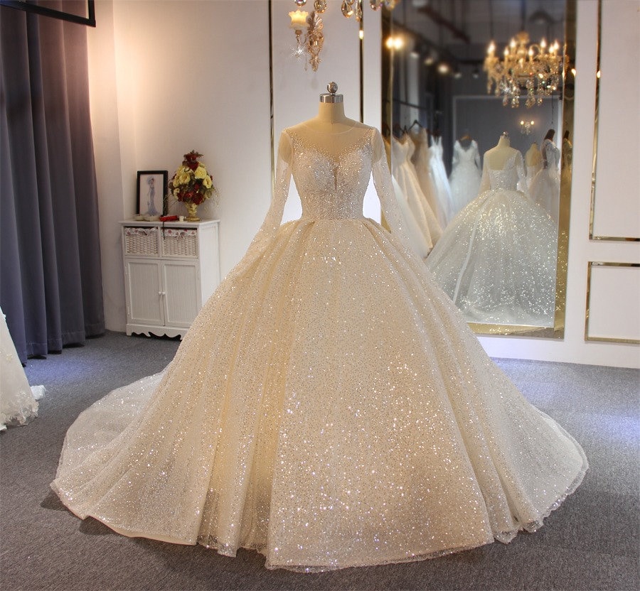 Princess Style Glitter Wedding Dresses 2020 Ball Gown #wedding #dresses # ball #gown #cinderella #sparkle #weddingdressesballgowncindere… | ウェディング,  ウェディングドレス, ボールドレス