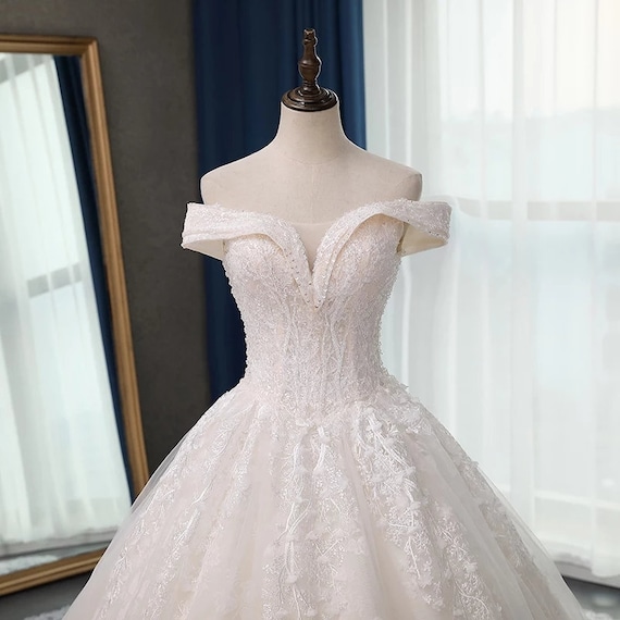 Off the shoulder lace wedding dress discount