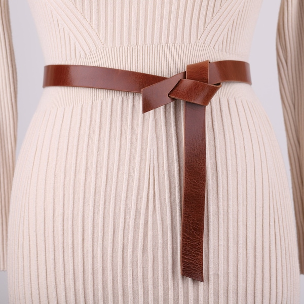 Noeud de ceinture femme étroit, cuir naturel. Ceinture sans boucle.