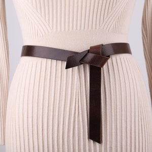Narrow women&#39;s belt knot, natural leather, dark brown. Belt without buckle.