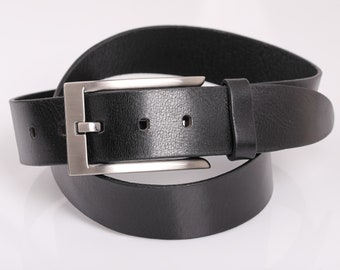 Black Natural Leather Classic Belt for men or unisex