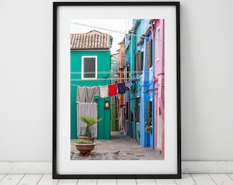 Impresión fotográfica en Burano, Italia: Lavandería colorida en la isla (descarga digital)
