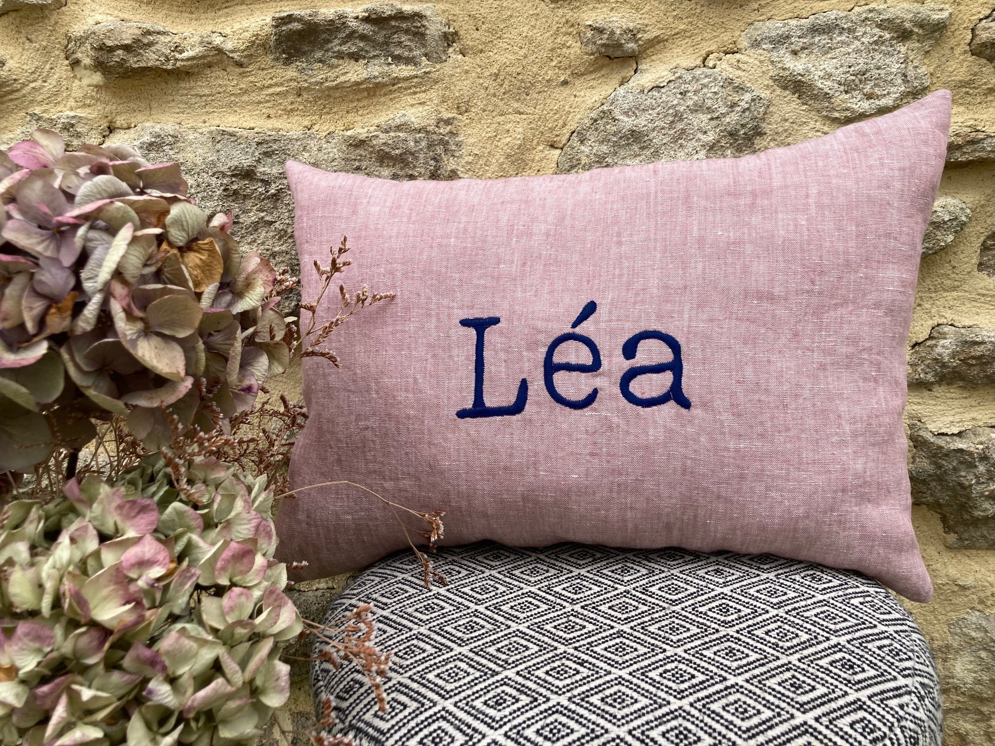 Coussin en Lin Chiné avec Prénom Brodé, Cadeau de Naissance, Anniversaire, Mariage