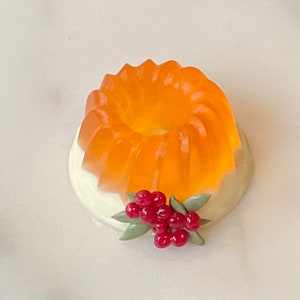 Miniature jello cake for 12 inch dolls or dollhouses.  Mini jello cake, mini cakes, fake cakes, Blythe cakes, barbie doll food,