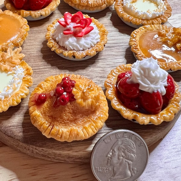 Miniature pies for dolls and dollhouses.  1:8 scale.  Strawberry tart for 1 6 scale blythe size doll