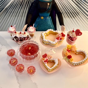 Miniature heart cakes for 1:6 scale dolls. 12 inch Blythe doll Valentine’s Day cakes, miniature play cakes for dolls,Byers choice heart cake