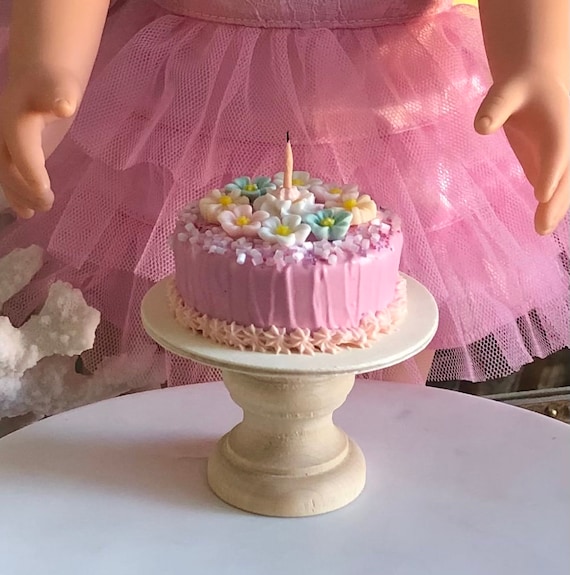 Mini torta finta per una bambola da 18 pollici. Cibo falso in