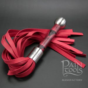 Leather Flogger RED TAURUS storm M15