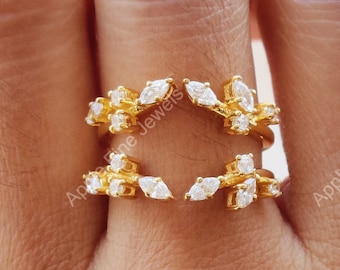 Gebogen moissaniet ringversterker, 18 kt massief gouden omslag trouwring