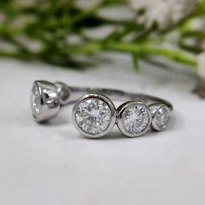 Graduated Bezel Set Round Moissanite Ring, Open Cuff Wedding Band, Women&#39;s Stackable Rings, 925 Silver Engagement Ring Band