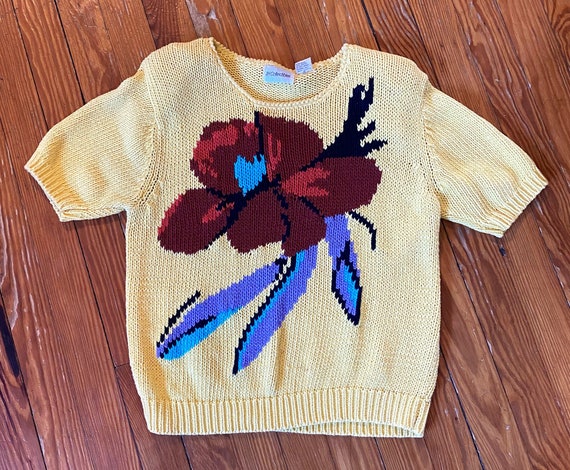 Unique yellow vintage flower short sleeve knit swe
