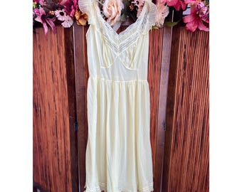 Vintage 1950s Luxite Yellow Night Gown Size 32
